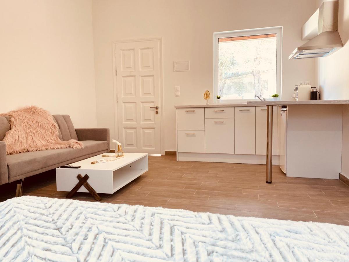 Louvros Luxury Suites Dassia  Buitenkant foto