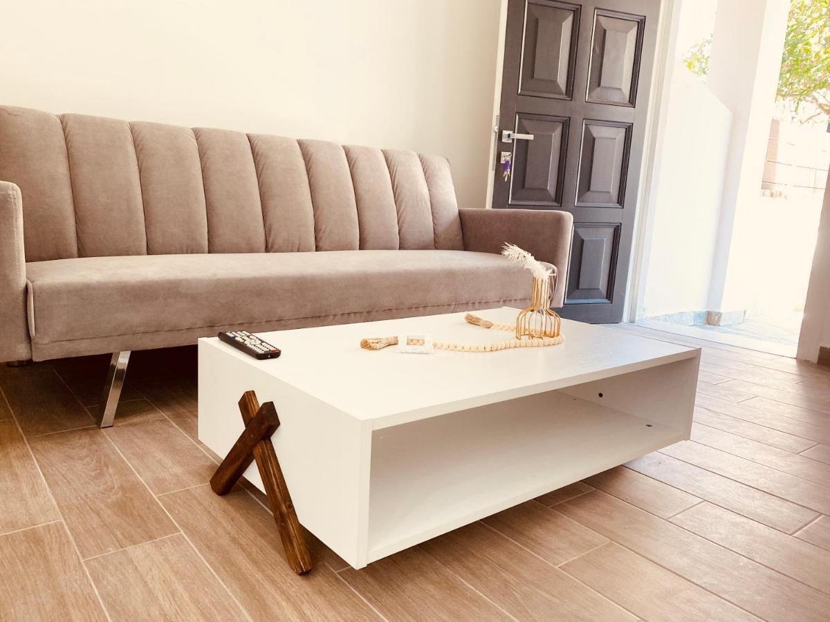 Louvros Luxury Suites Dassia  Buitenkant foto