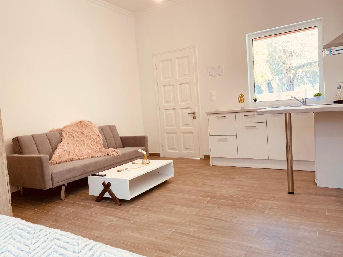 Louvros Luxury Suites Dassia  Buitenkant foto