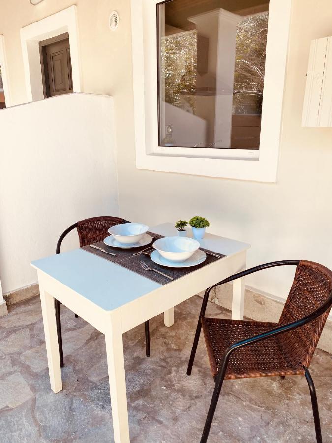 Louvros Luxury Suites Dassia  Buitenkant foto