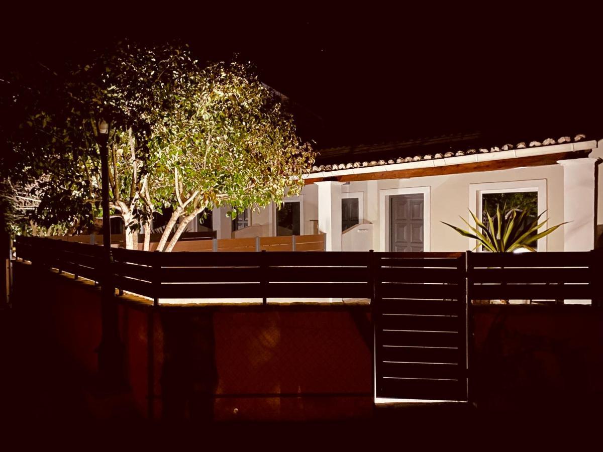 Louvros Luxury Suites Dassia  Buitenkant foto
