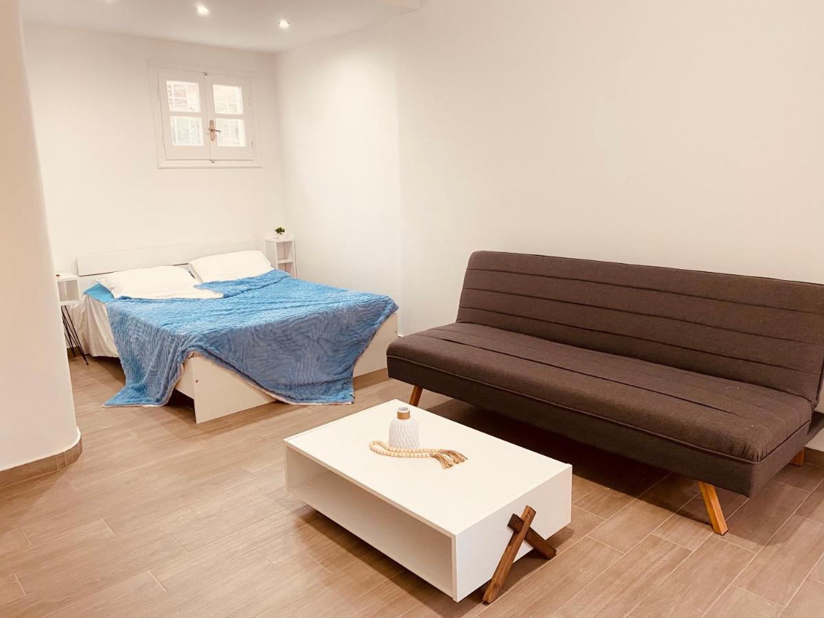 Louvros Luxury Suites Dassia  Buitenkant foto