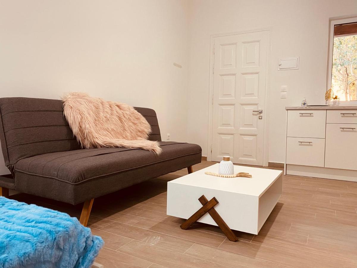 Louvros Luxury Suites Dassia  Buitenkant foto