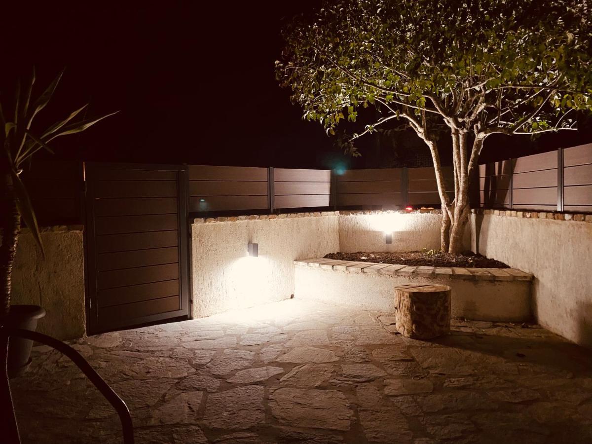 Louvros Luxury Suites Dassia  Buitenkant foto