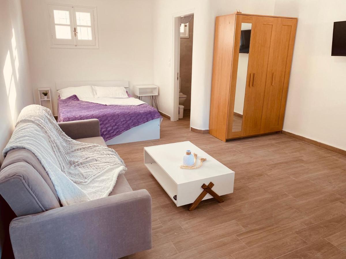 Louvros Luxury Suites Dassia  Buitenkant foto