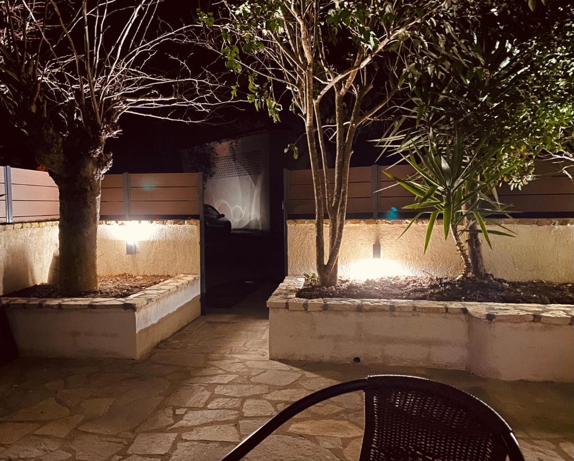 Louvros Luxury Suites Dassia  Buitenkant foto