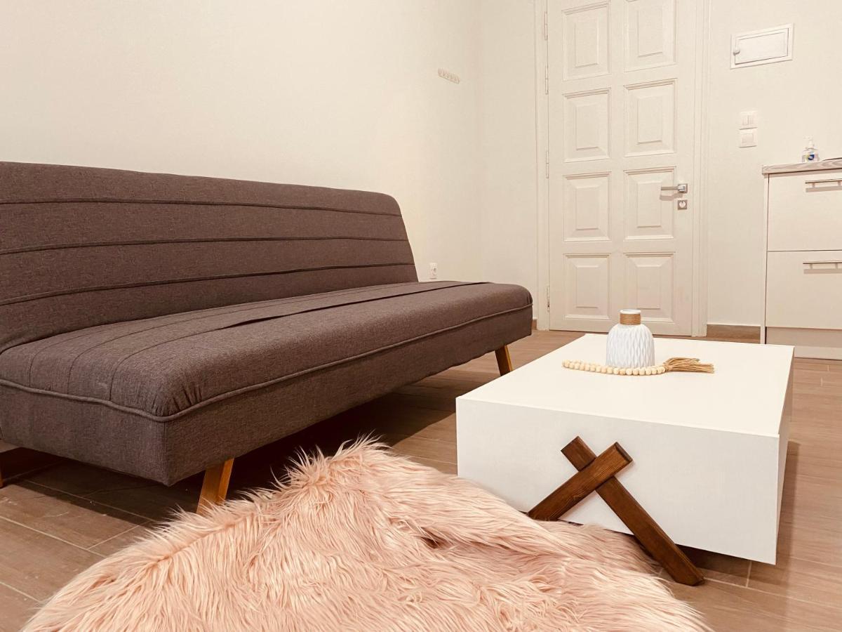Louvros Luxury Suites Dassia  Buitenkant foto