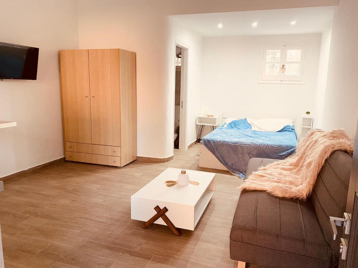 Louvros Luxury Suites Dassia  Buitenkant foto