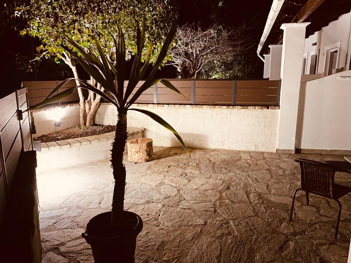 Louvros Luxury Suites Dassia  Buitenkant foto