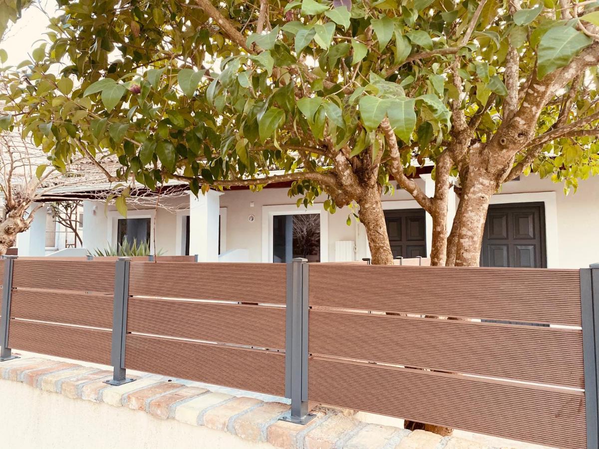 Louvros Luxury Suites Dassia  Buitenkant foto